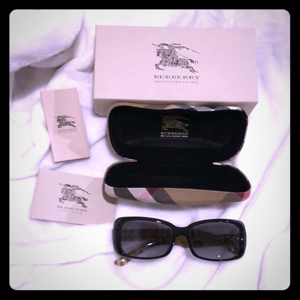 Burberry Black and Tan Sunglasses
